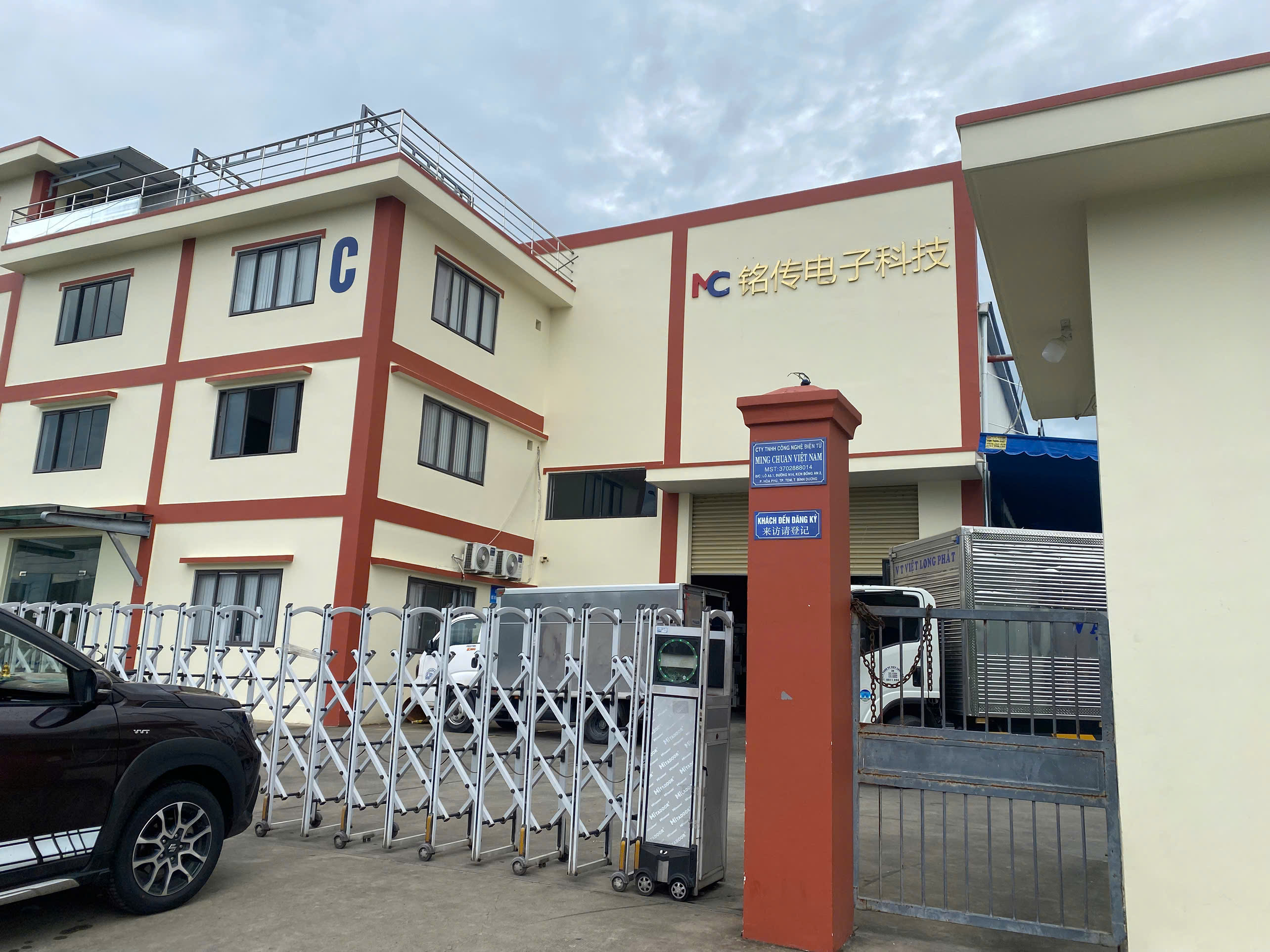 Outer view of gate 2.jpg